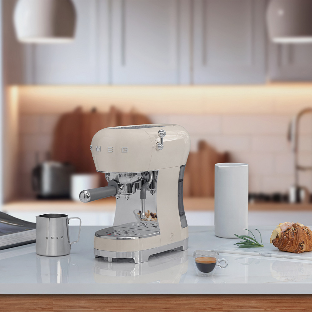 Smeg ECF02CREU Panna Macchina Caffe Polvere e Cialde - immagine 6