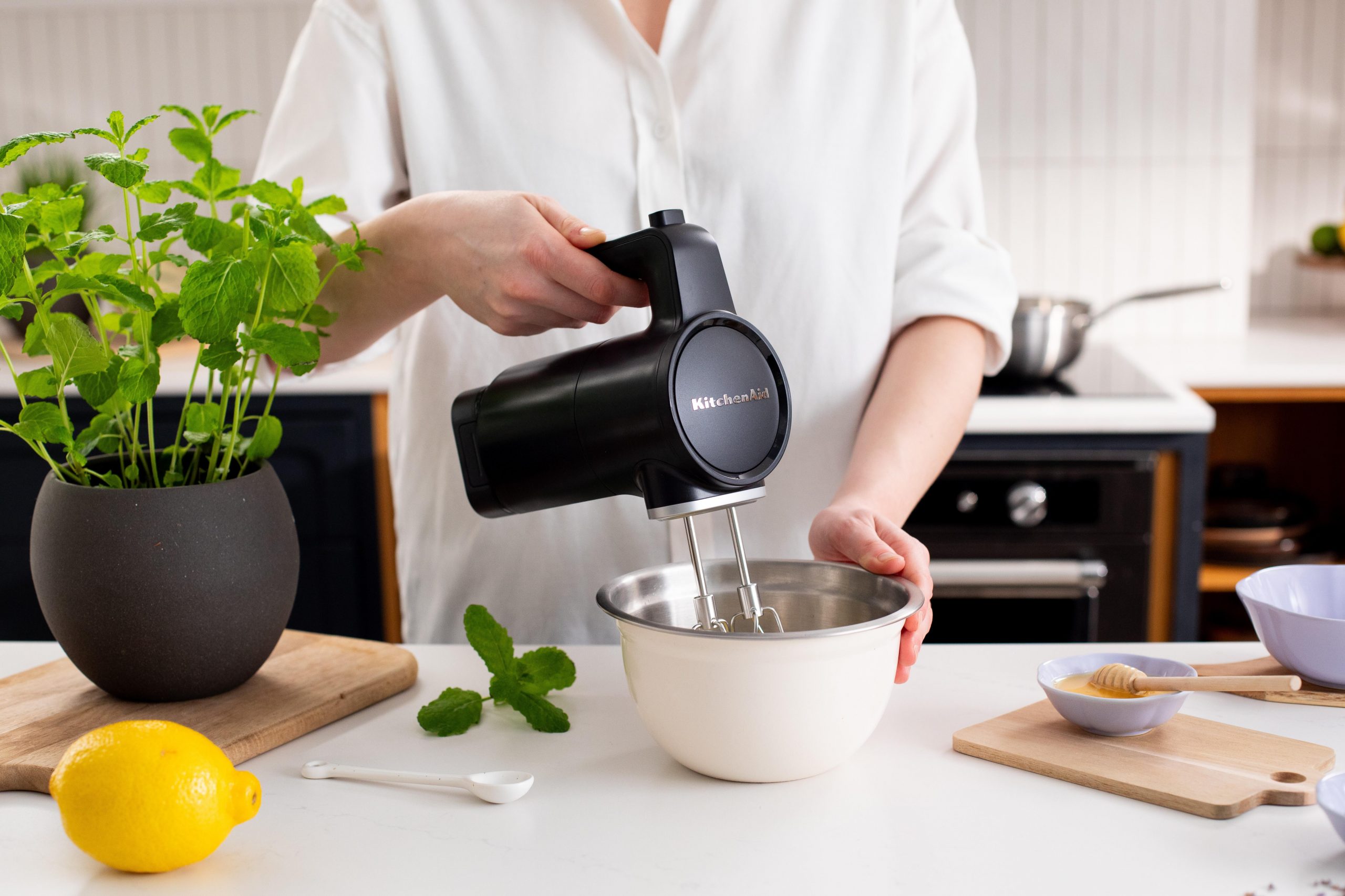 KitchenAid 5KHMR762BM Sbattitore Cordless 12V con Batteria Nero - immagine 3