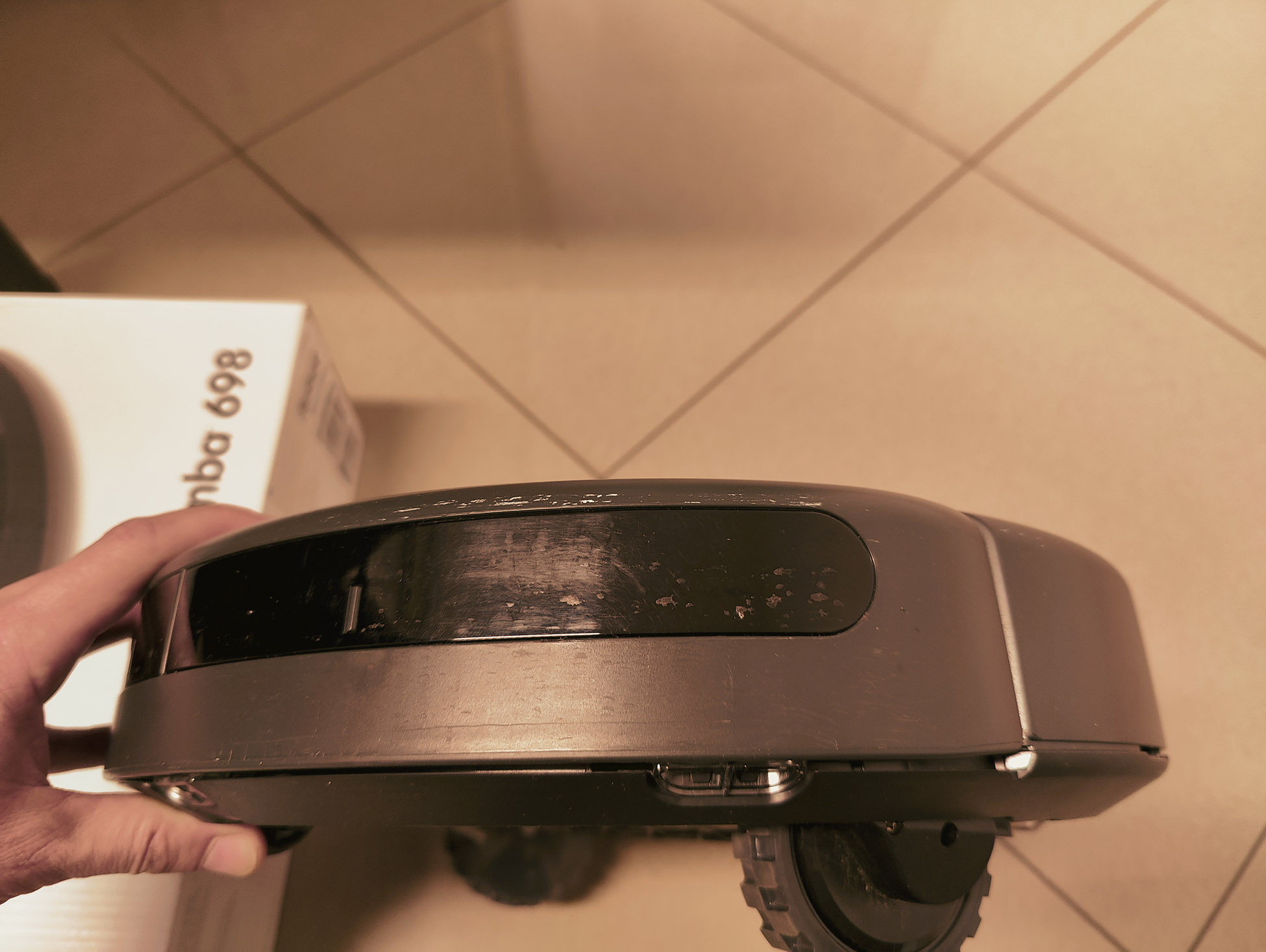 iRobot Roomba 698 Robot Aspirapolvere Wi-Fi con Sistema Dirt Detect - immagine 2