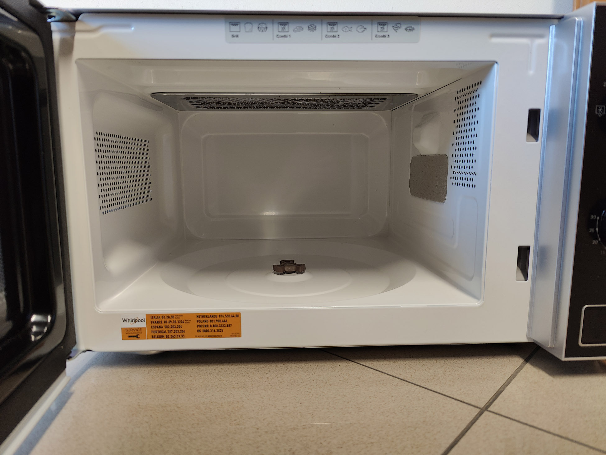 Whirlpool MWP103SB Silver Forno Microonde Combinato 20 Litri con Grill - immagine 2