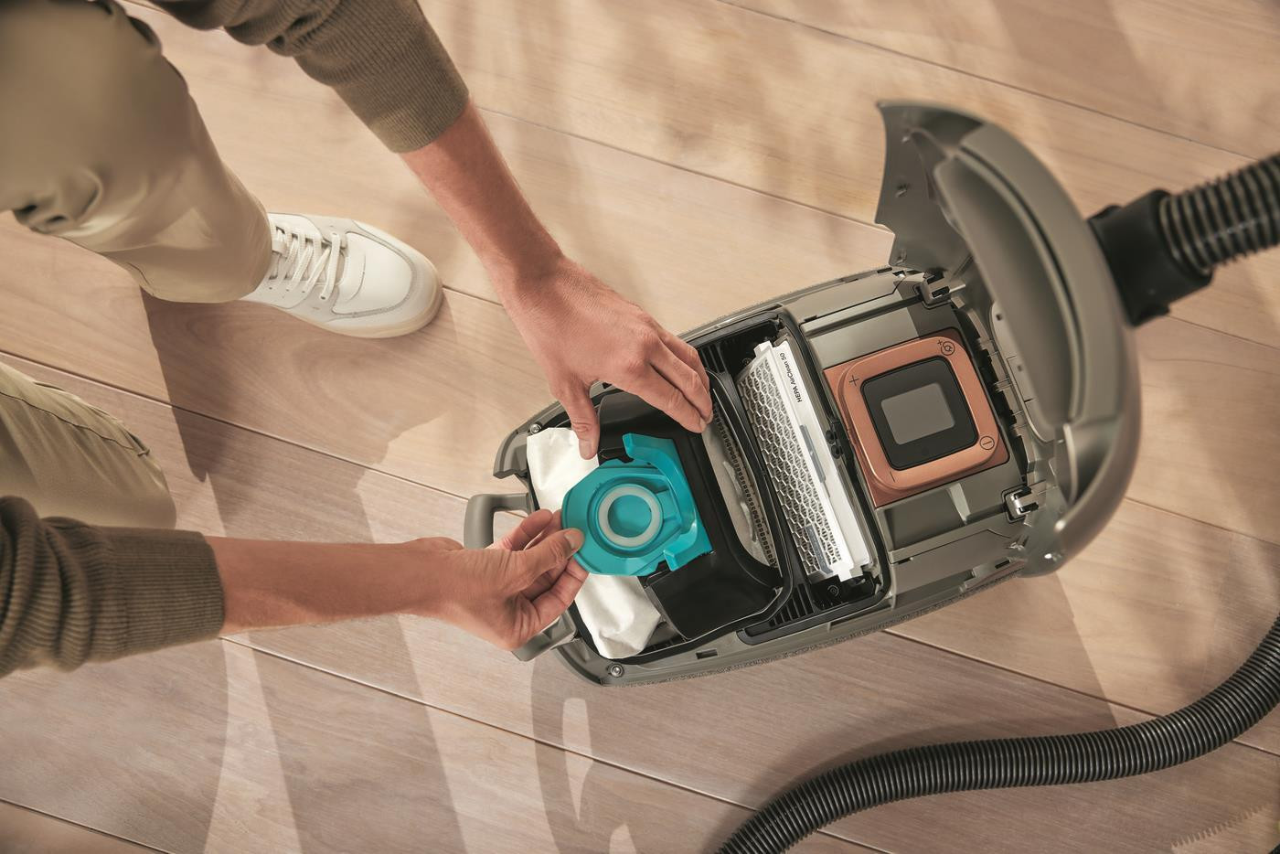 Miele HyClean Pure TU Confezione 4 Sacchetti e 1 Filtro per Guard L1 e Guard S1 - immagine 5