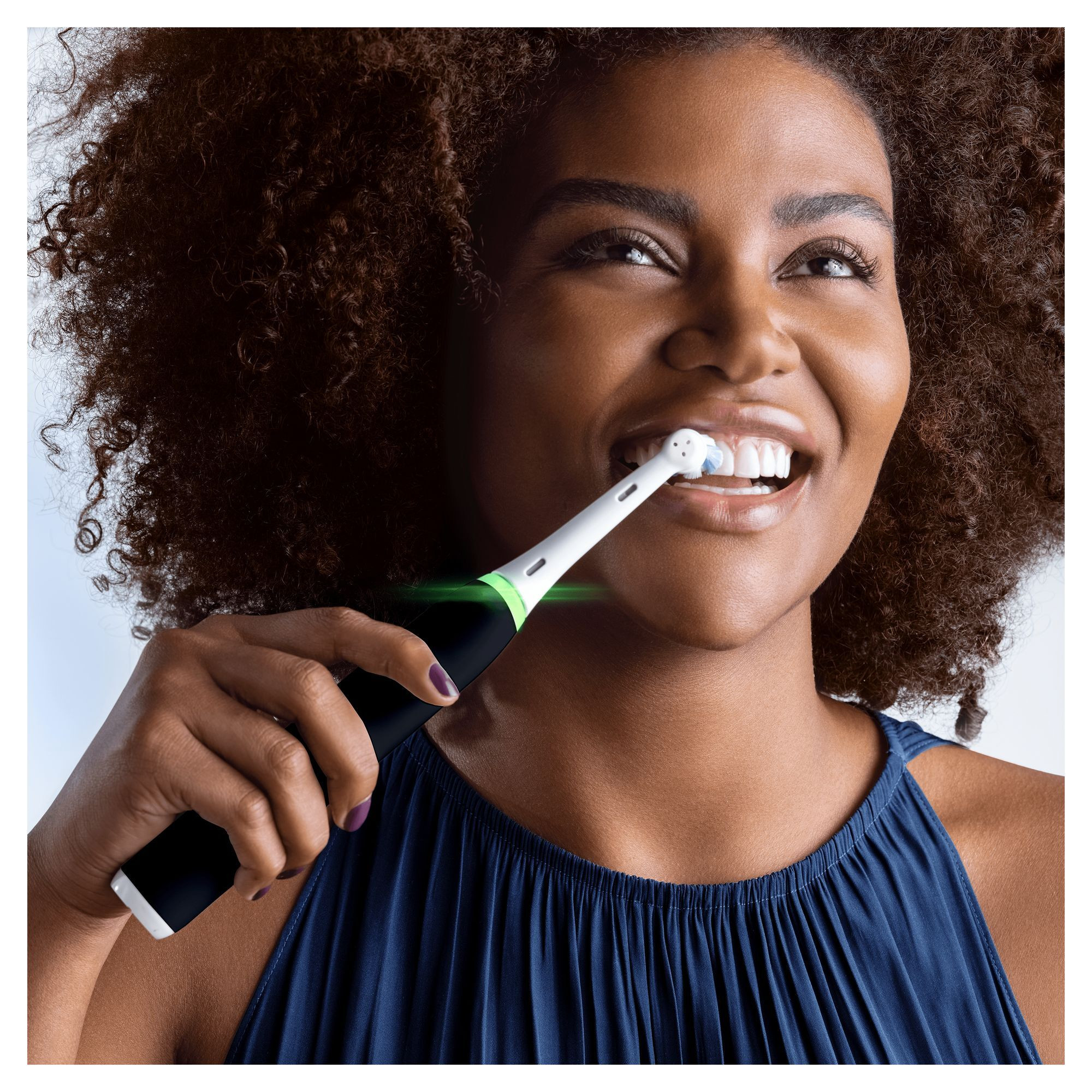 Oral-B iO Serie 3 Nero Spazzolino Elettrico con Sensore Pressione Intelligente - immagine 3