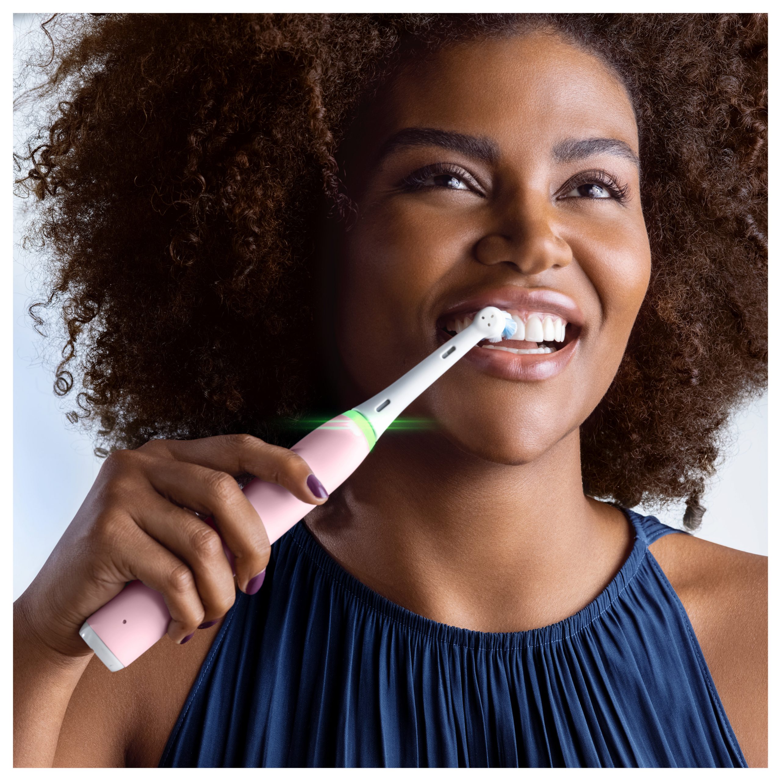 Oral-B iO Serie 3 Rosa Spazzolino Elettrico con Sensore Pressione Intelligente - immagine 3