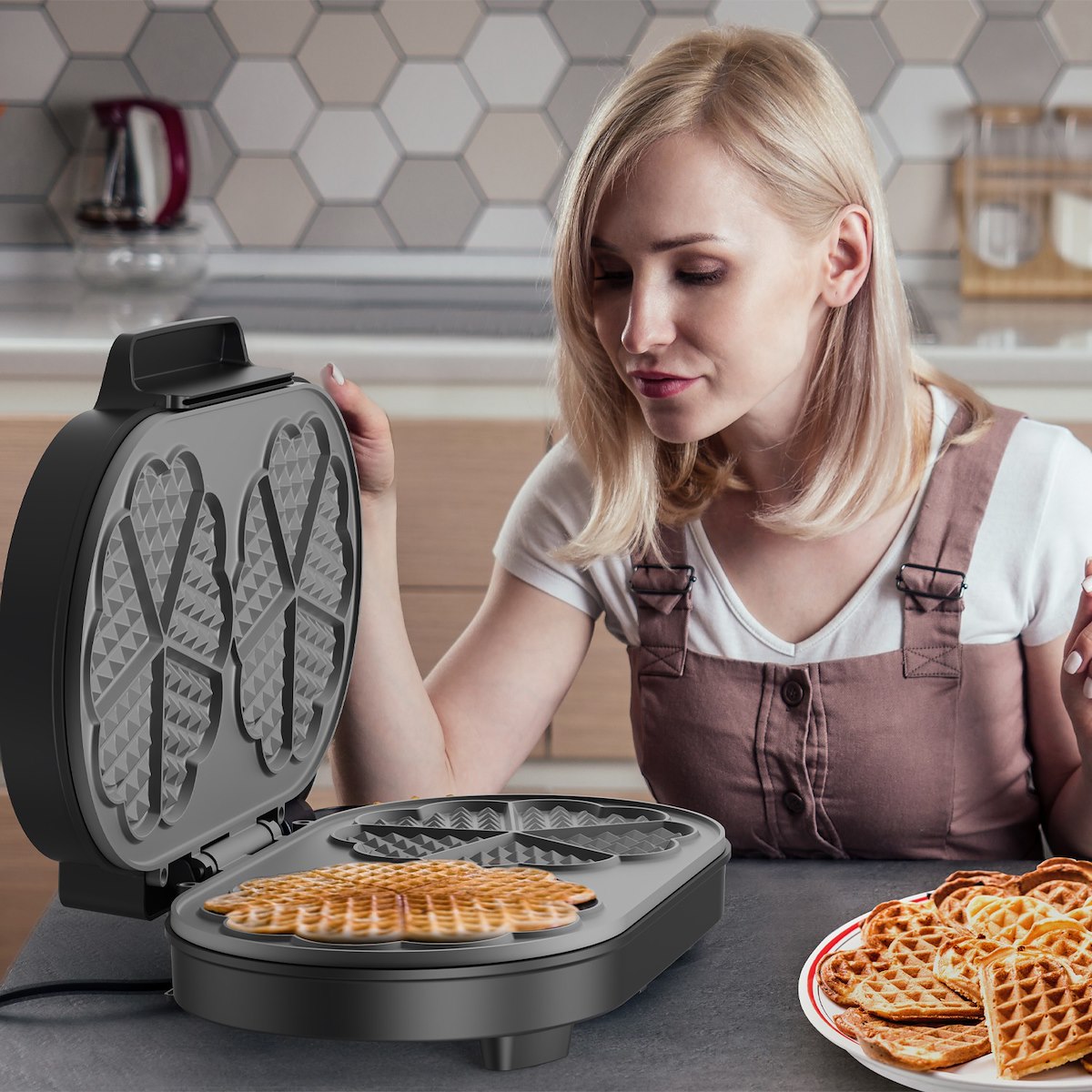 BLACK+DECKER BXFC3200E Macchina Waffle Antiaderente 1400W Inox - immagine 5