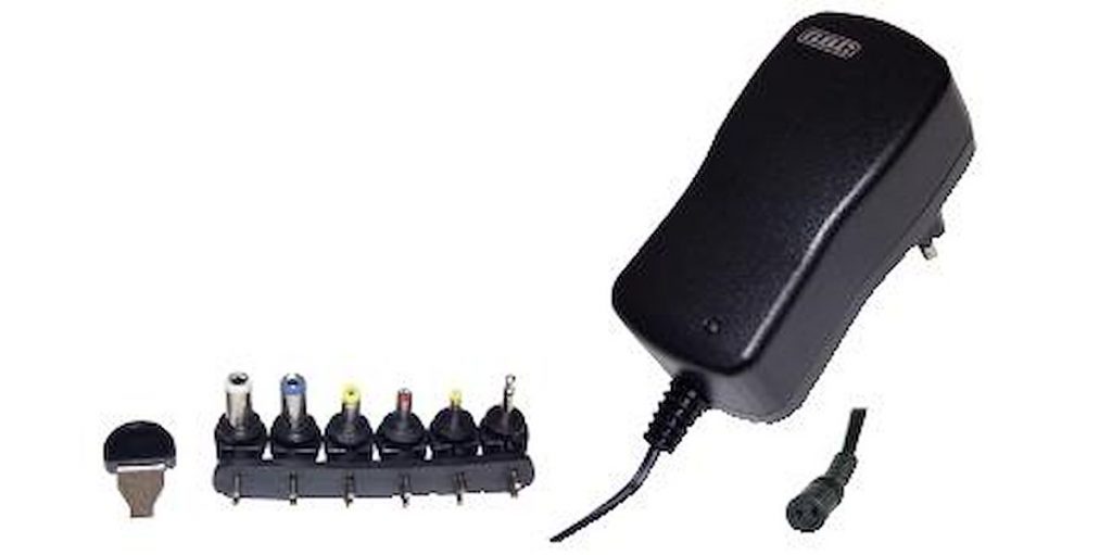 GBC 34010635 Alimentatore Universale 220V Switching 3 12V 18W Connettori